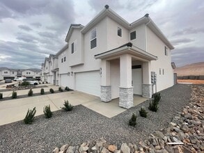 3843 Mustang Vly Dr in Washington, UT - Building Photo - Building Photo