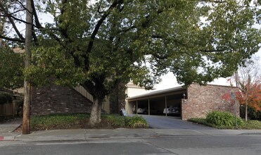 Chateau Lacassie in Walnut Creek, CA - Foto de edificio - Building Photo