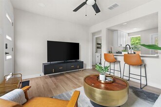 1618 Webberville Rd in Austin, TX - Building Photo - Building Photo