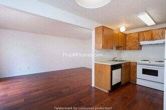 2512 SE 103rd Ave in Portland, OR - Building Photo - Building Photo