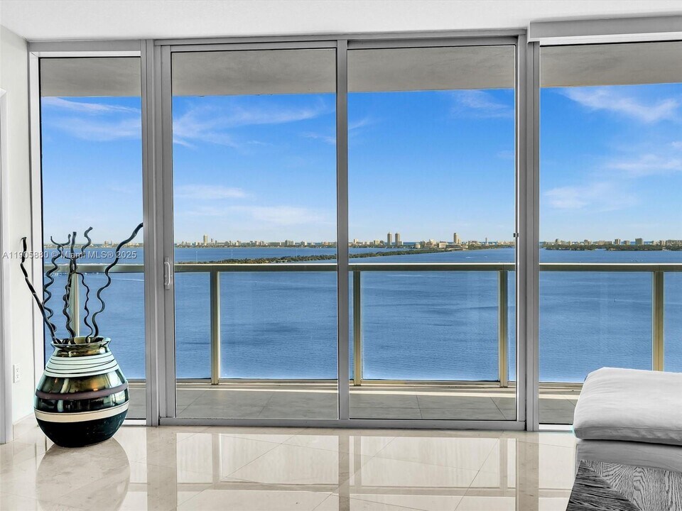 665 NE 25th St in Miami, FL - Foto de edificio