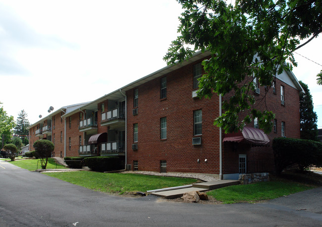 Walnut Grove Apartments in Emmaus, PA - Foto de edificio - Building Photo