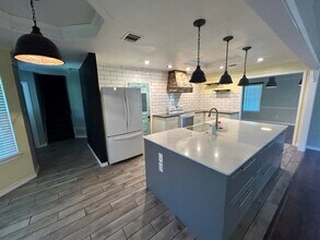 1688 W Tate Ave in Robinson, TX - Building Photo - Building Photo