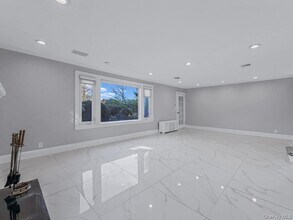 14 Nirvana Ave in Great Neck, NY - Building Photo - Building Photo