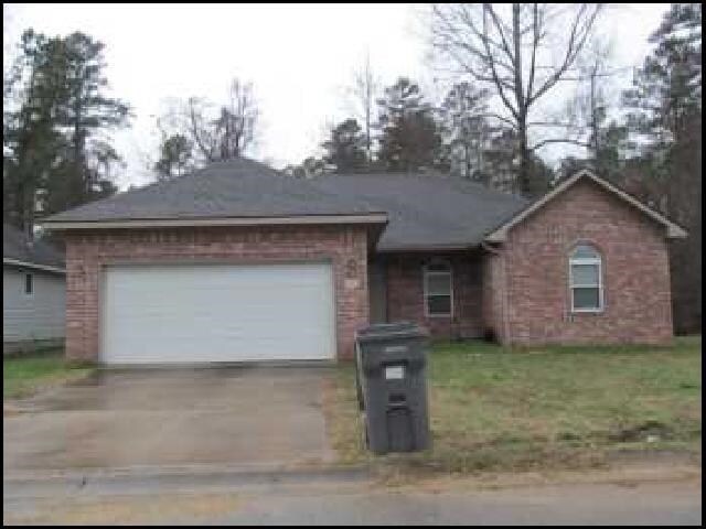 590 Wisteria Dr in Bauxite, AR - Building Photo