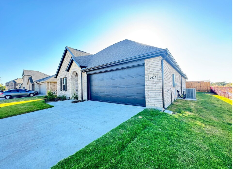 3300 Kingdom Dr in Denton, TX - Foto de edificio