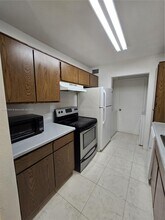 4040 NW 87th Ave in Sunrise, FL - Building Photo - Building Photo