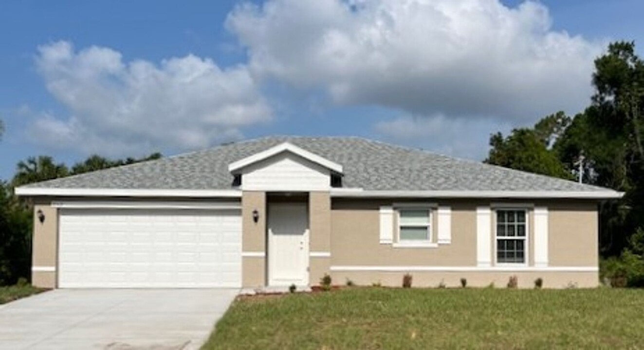 2117 Littlefield Ln in North Port, FL - Building Photo