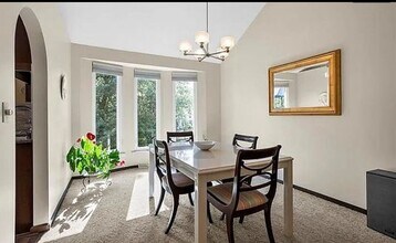 5512 NW Indian Hills Ln in Kansas City, MO - Building Photo - Building Photo