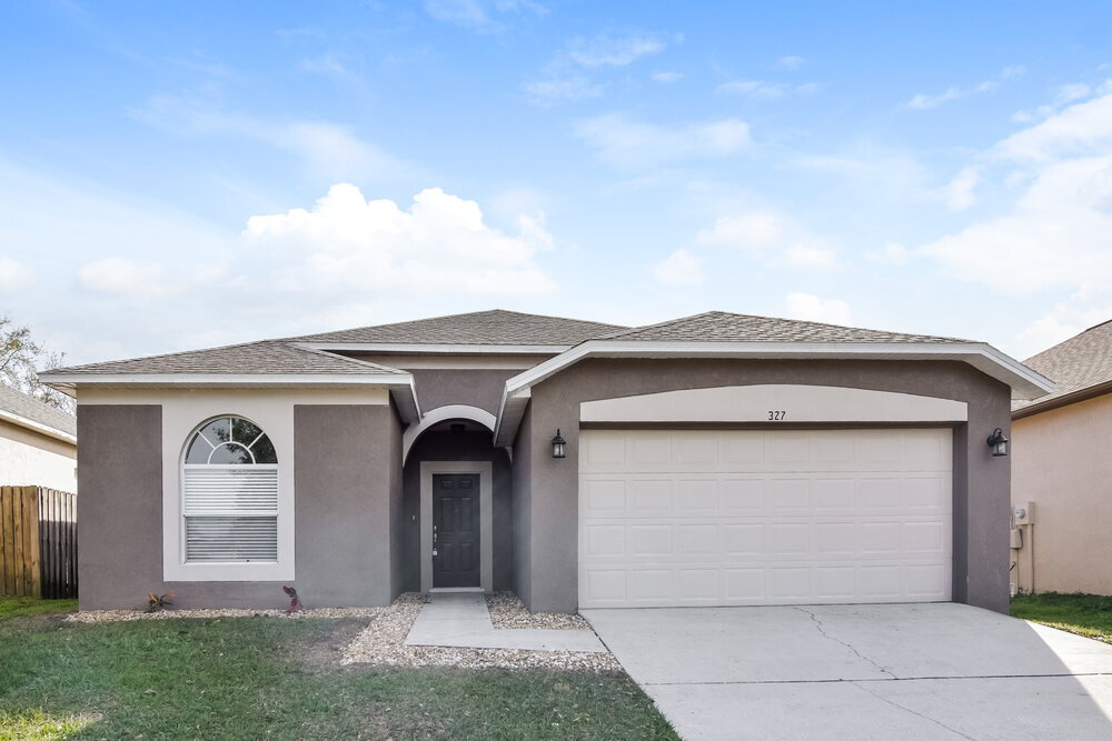 327 Sand Ridge Dr in Valrico, FL - Foto de edificio