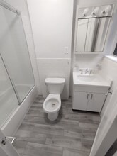 E. 46th St, Lexington Ave in New York, NY - Building Photo - Building Photo