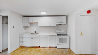 175 W Wyoming Ave, Unit 42 in Melrose, MA - Foto de edificio - Building Photo