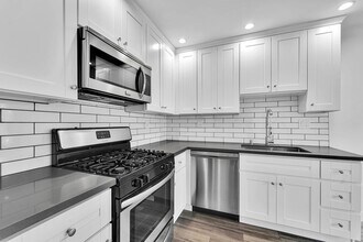 925 W 30th St in Los Angeles, CA - Building Photo - Building Photo