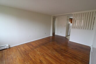 10 Henderson Dr, Unit 6 in East Hartford, CT - Foto de edificio - Building Photo