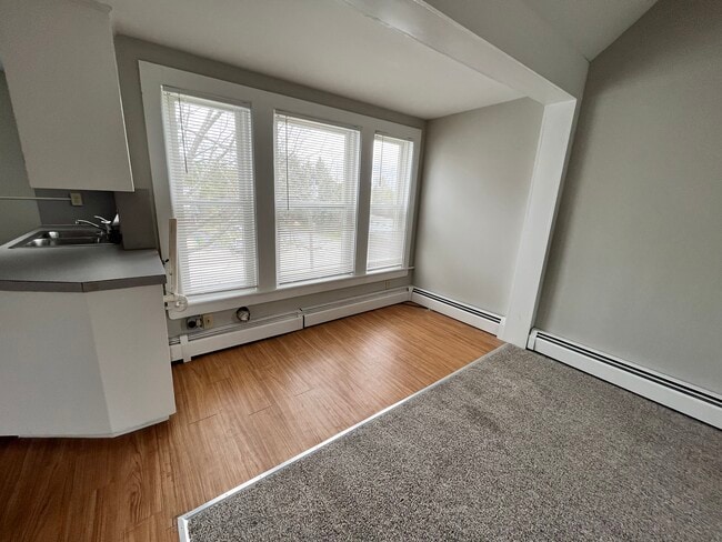 1160 Hooksett Rd, Unit 1160 Hooksett Rd Apt 1 in Hooksett, NH - Building Photo - Building Photo