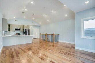 251 Manhattan Ave in Jersey City, NJ - Building Photo - Building Photo