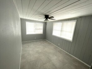 5283 Jasmine Cir in St. Petersburg, FL - Building Photo - Building Photo