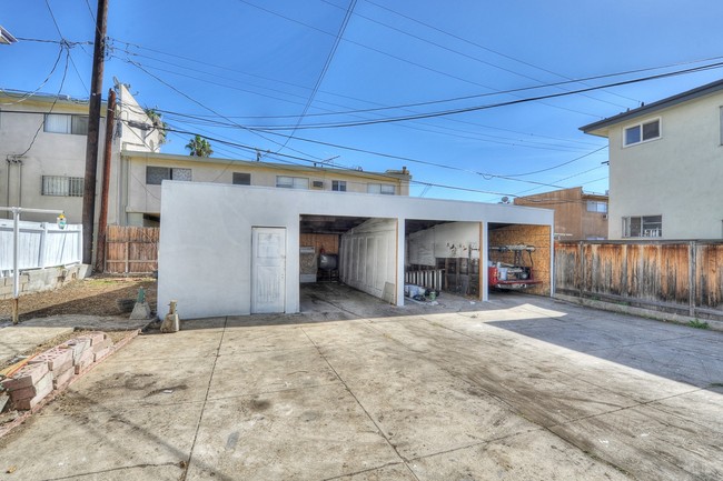 942 N Curson Ave in Los Angeles, CA - Foto de edificio - Building Photo