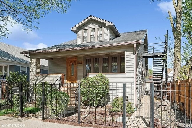 2443 N Oak Park Ave in Chicago, IL - Foto de edificio - Building Photo
