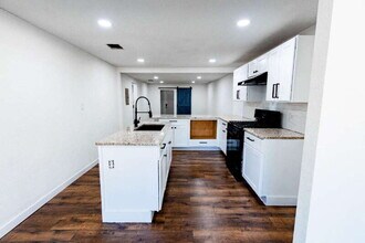 146 Leroux St in San Antonio, TX - Building Photo - Building Photo