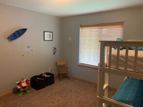 564 NW Oxford Pl in Oak Harbor, WA - Foto de edificio - Building Photo