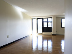 Bayview Towers in Stamford, CT - Building Photo - Interior Photo