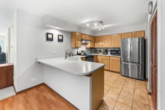 34 Coolidge Ct in Streamwood, IL - Building Photo - Building Photo