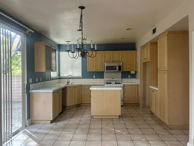 27136 Saddlepeak Trl, Unit 2BM in Valencia, CA - Building Photo - Building Photo