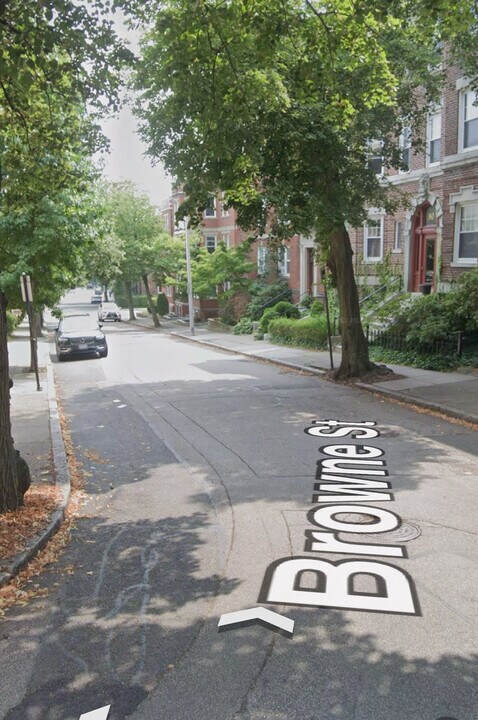 90 Browne St, Unit ## in Brookline, MA - Foto de edificio