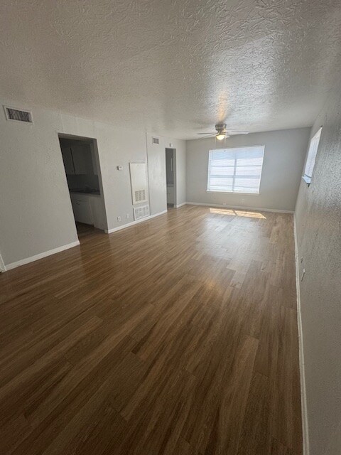 5220 Weber Rd in Corpus Christi, TX - Building Photo