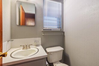 8401 Tecumseh Dr, Unit 305 in Austin, TX - Building Photo - Building Photo