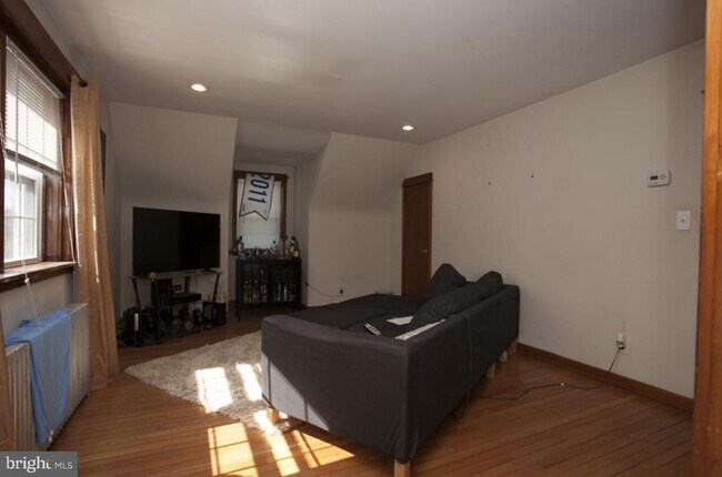 338 W 6th Ave-Unit -2 in Conshohocken, PA - Foto de edificio - Building Photo