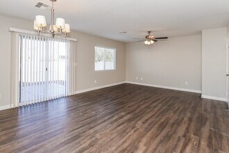 1110 Cliffbrook Hedge Ave in North Las Vegas, NV - Building Photo - Building Photo