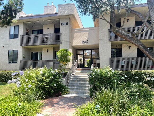 property at 15215 W Magnolia Blvd