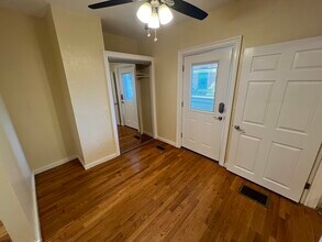2 Otis St, Unit 1 in Somerville, MA - Foto de edificio - Building Photo