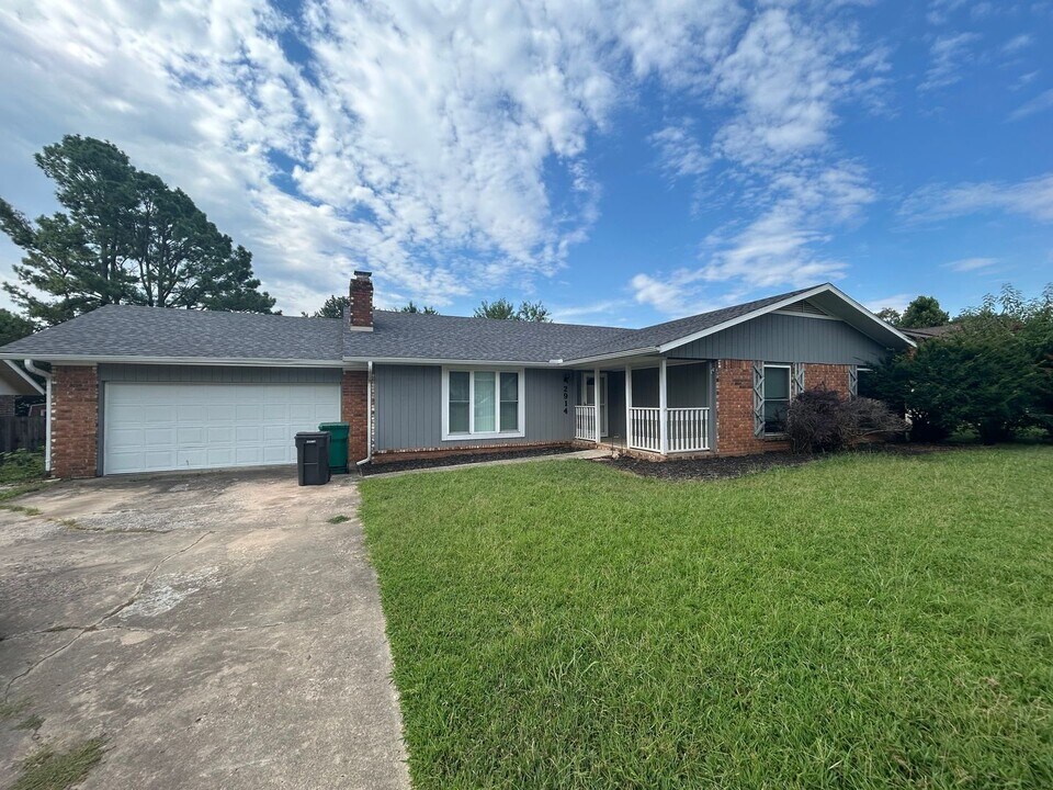 2914 W Richwood Cir in Rogers, AR - Building Photo
