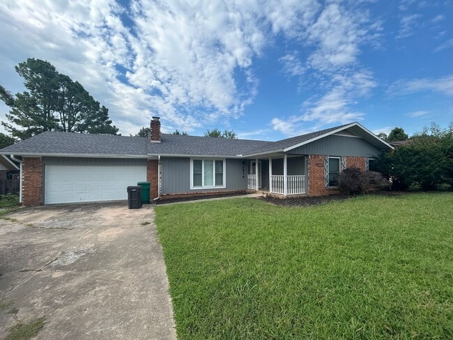 property at 2914 W Richwood Cir