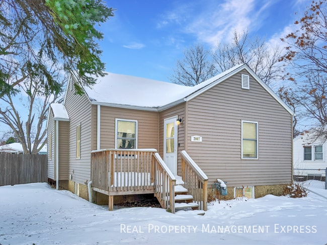 3 Bed House w/ Fenced-In Yard