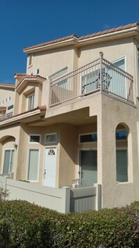 6623 Santa Isabel St, Unit 121 in Carlsbad, CA - Foto de edificio - Building Photo