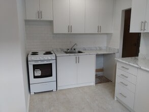 569 Kingston Rd in Toronto, ON - Building Photo - Building Photo