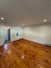 27 Grove St, Unit Back in Reading, MA - Building Photo - Building Photo