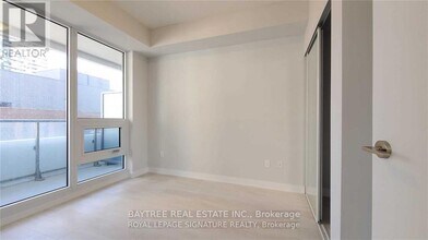 2221 Yonge St in Toronto, ON - Building Photo - Building Photo