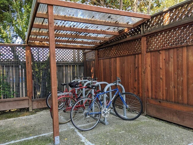 2121 Blake St in Berkeley, CA - Building Photo - Building Photo