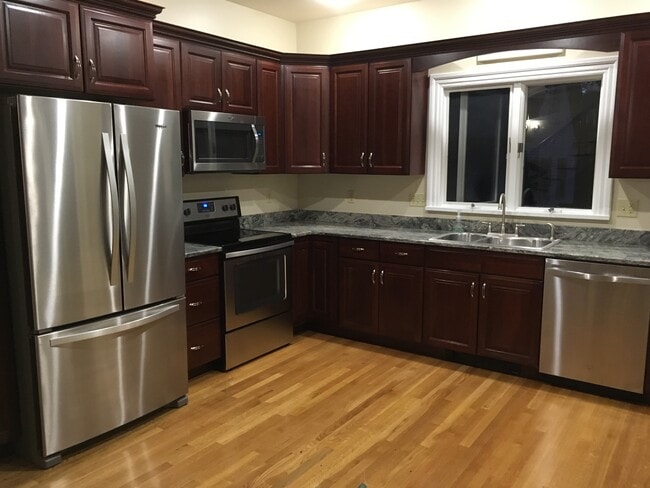 206 Adams St, Unit 2