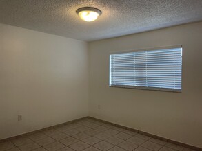 2744 W 60th St, Unit 51 in Hialeah, FL - Building Photo - Building Photo