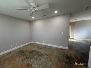 502 Willow Ave in Luling, TX - Building Photo - Building Photo