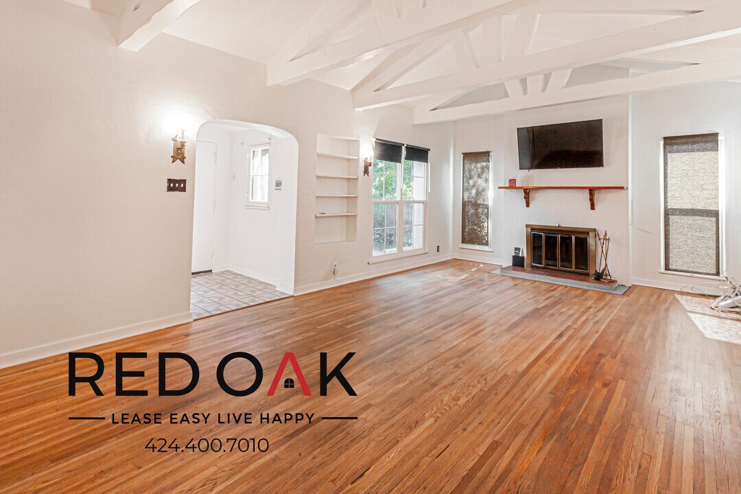 11151 Sarah St in Los Angeles, CA - Building Photo