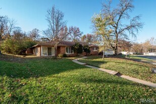 8408 Louwen Dr in St. Louis, MO - Building Photo