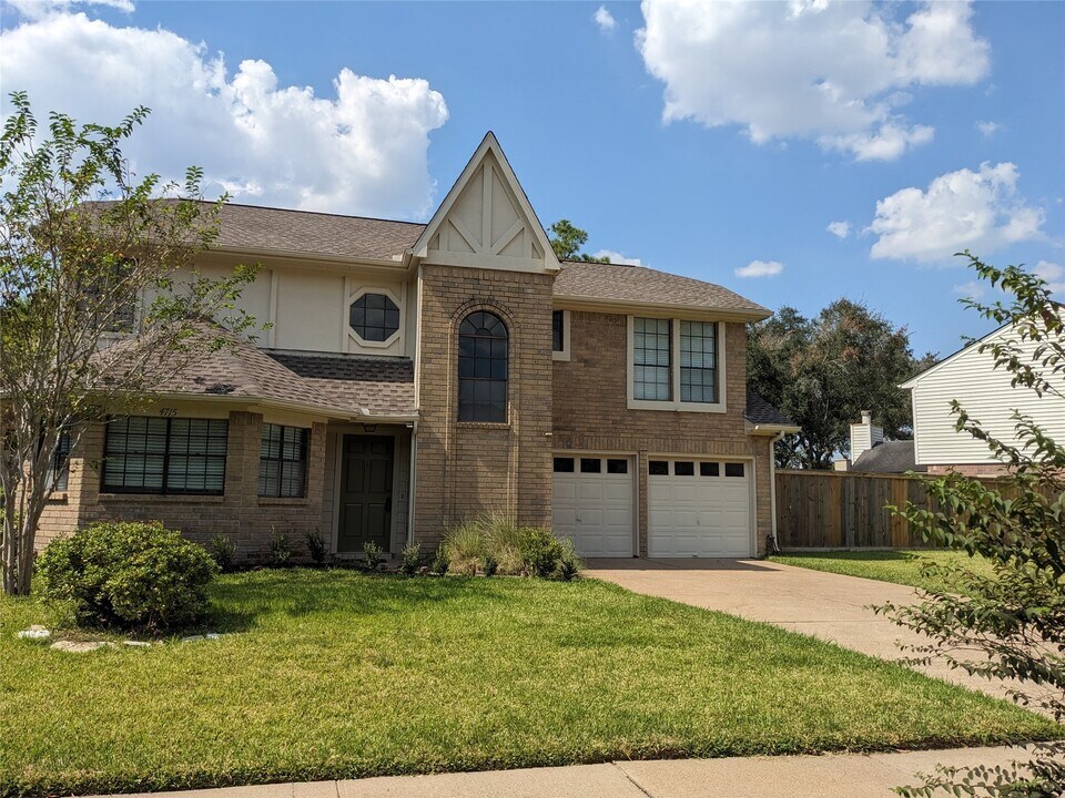 4715 Sunshine Dr in Sugar Land, TX - Building Photo