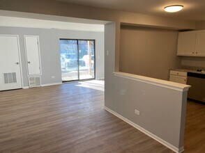 2252 Abbeywood Dr, Unit A in Lisle, IL - Building Photo - Building Photo